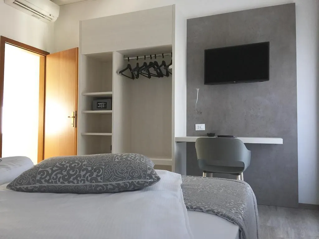 **  Hotel Casa Serena Malcesine Italy