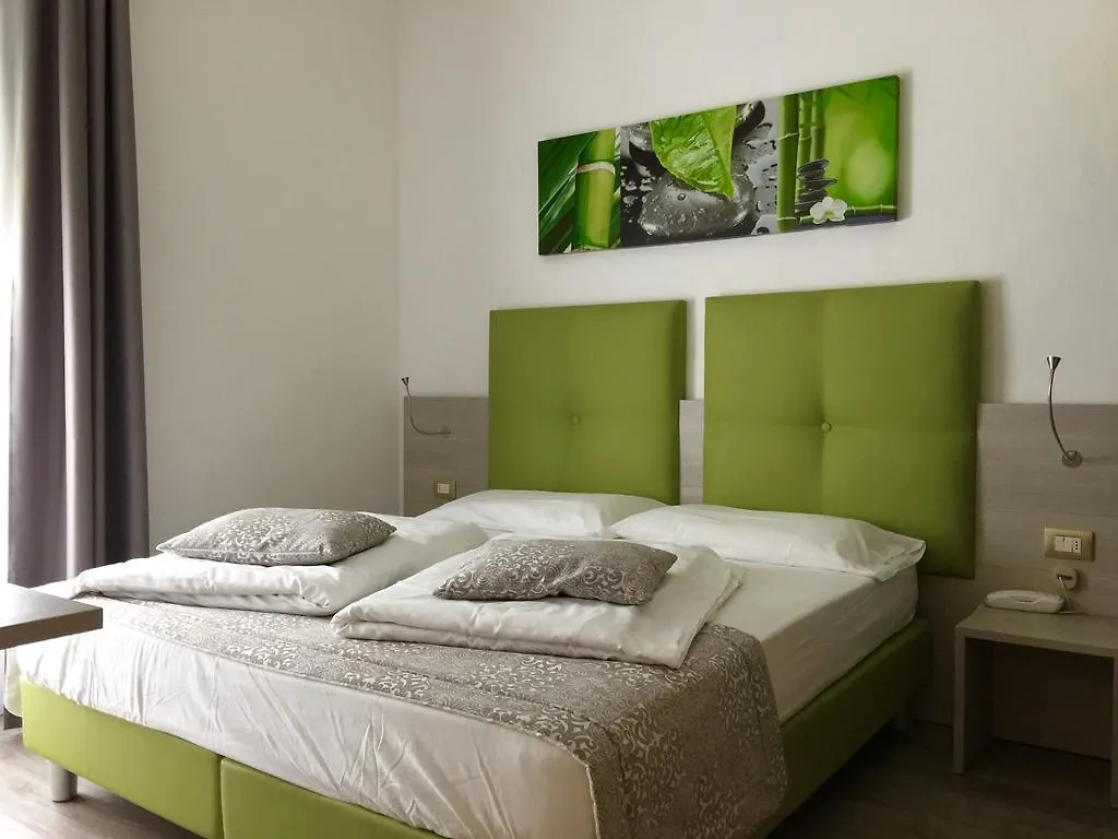 Hotel Casa Serena Malcesine 2*,