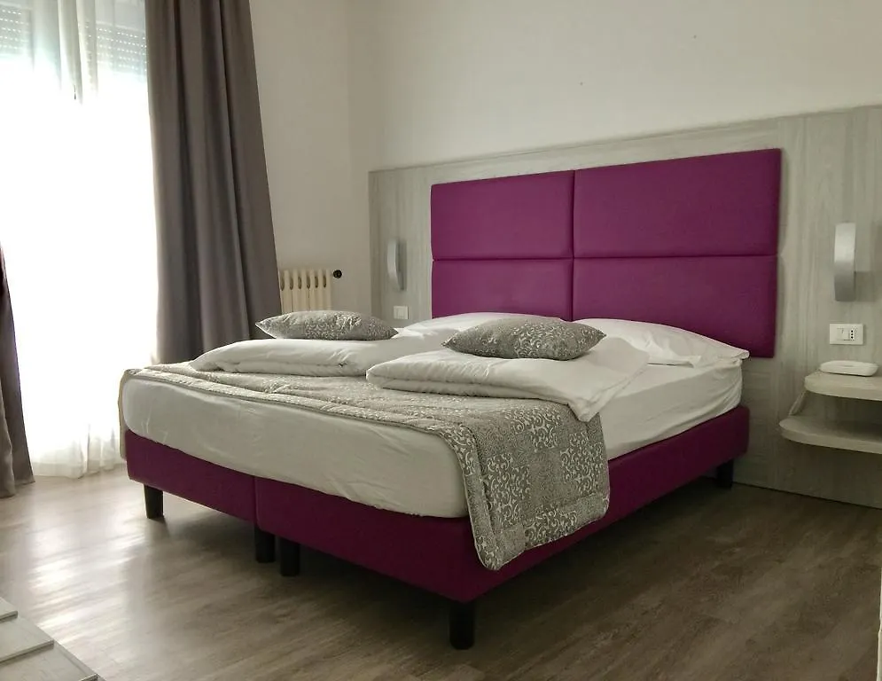 Hotel Casa Serena Malcesine 2*,  Italien